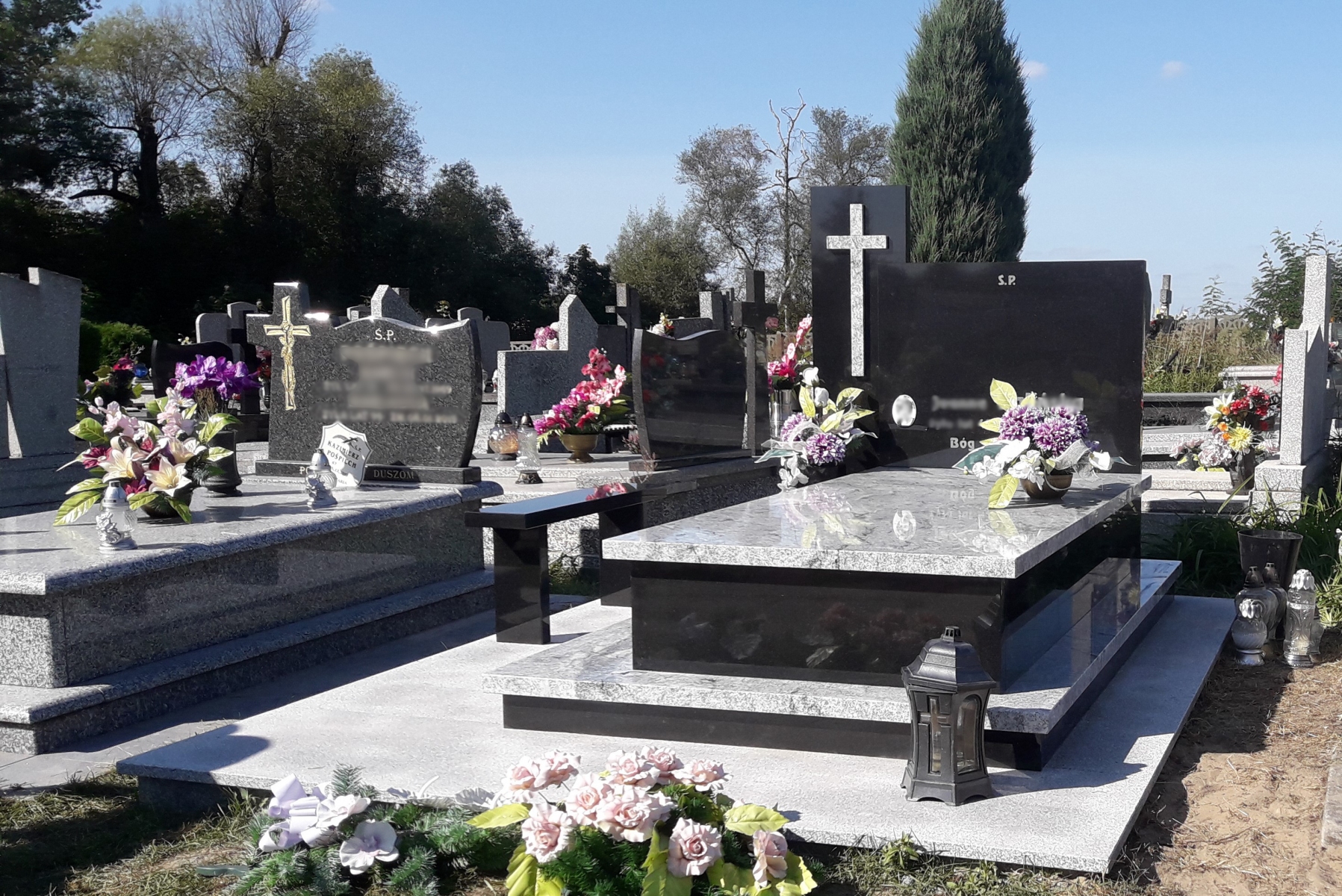 Jak wybrać odpowiedni nagrobek? Praktyczny poradnik dla klientów